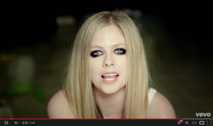Avril Lavigne - Here's To Never Growing Up videó!